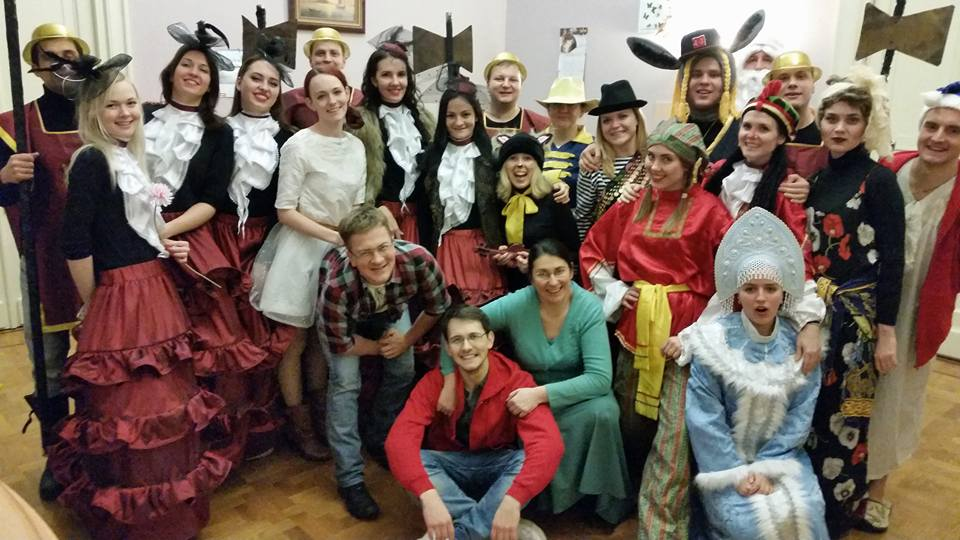 Замечательная дружба нашего фонда и черети команды компании Дьючел подарила музыкальный спектакль "Бременские музыканты" в гостях у малышей-пациентов Филатовской больницы