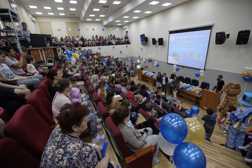 Пусть и с опозданием, но мы рады поделиться фото отчетом с нашего грандиозного праздника смеха, веселья и сюрпризов в Научном центре и здоровья детей 1 июня!
